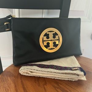 Tory Burch Charlie Leather Wristlet | Black